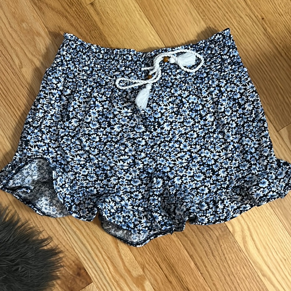 🐾4 for $20 Flutter shorts, loose fit with 3” inseam Faux tie